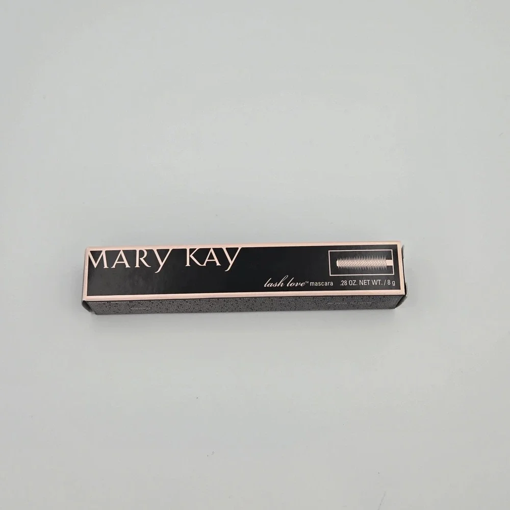 Mary Kay Lash Love Mascara - I Love Black #041481 - unused in box - .28 oz
